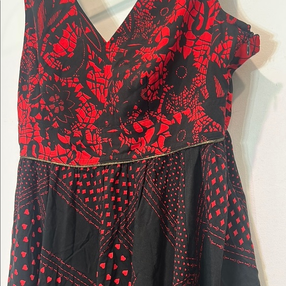 Disney Alice in Wonderland queen of hearts Red and Black Women's Tunic Top Mediu - Picture 5 of 9